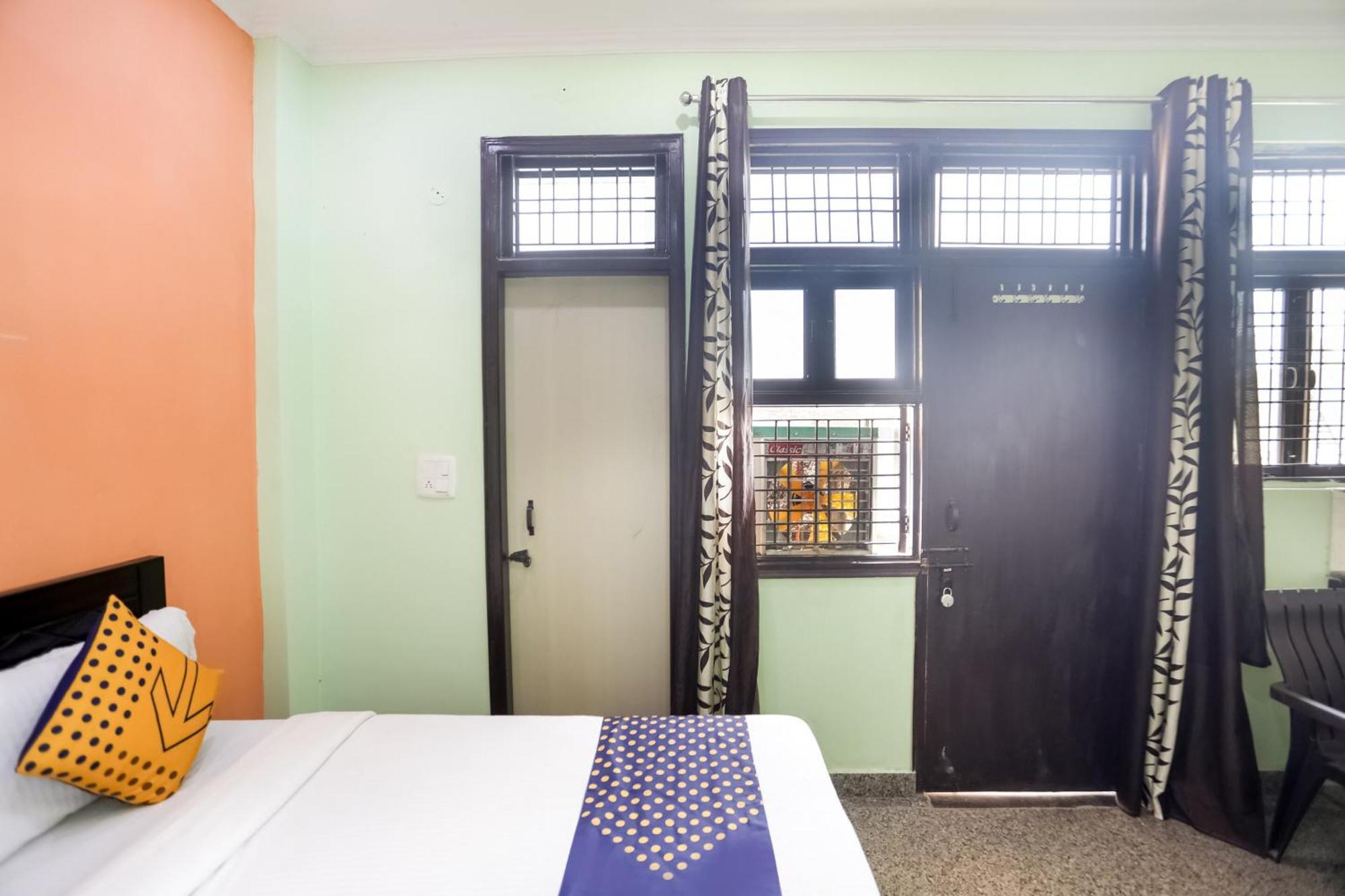 Spot On Main View Guest House Near Leisure Valley Park Gurgaon Dış mekan fotoğraf