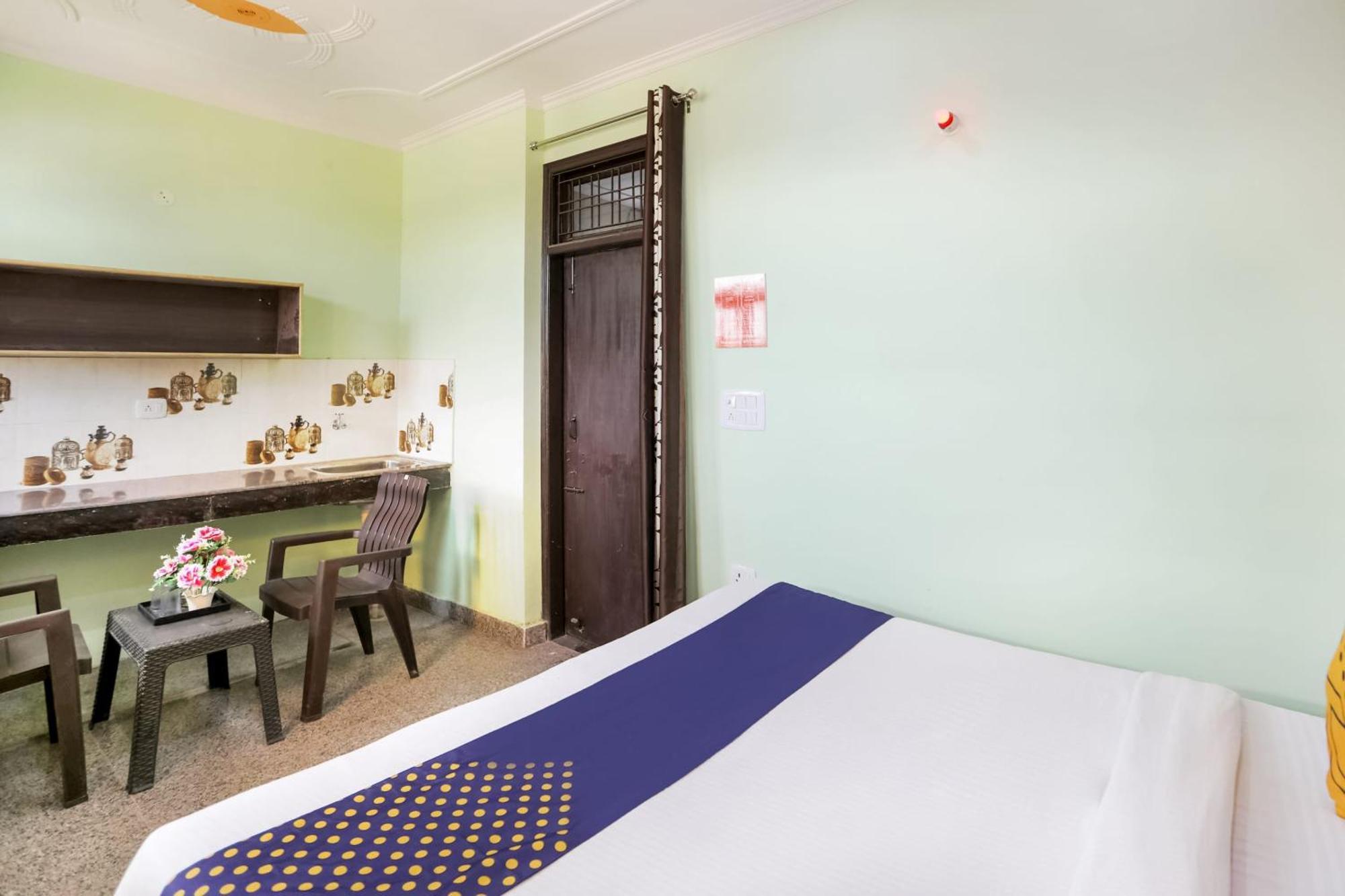 Spot On Main View Guest House Near Leisure Valley Park Gurgaon Dış mekan fotoğraf
