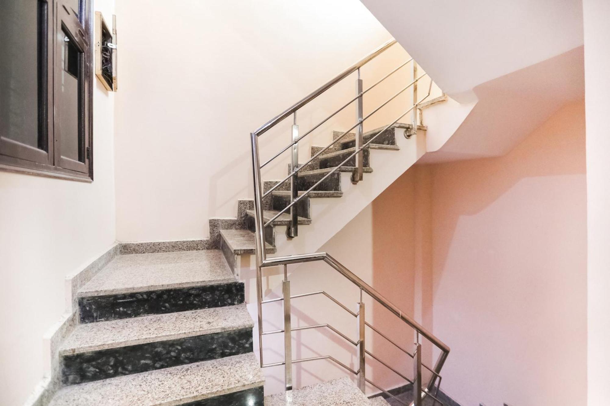 Spot On Main View Guest House Near Leisure Valley Park Gurgaon Dış mekan fotoğraf