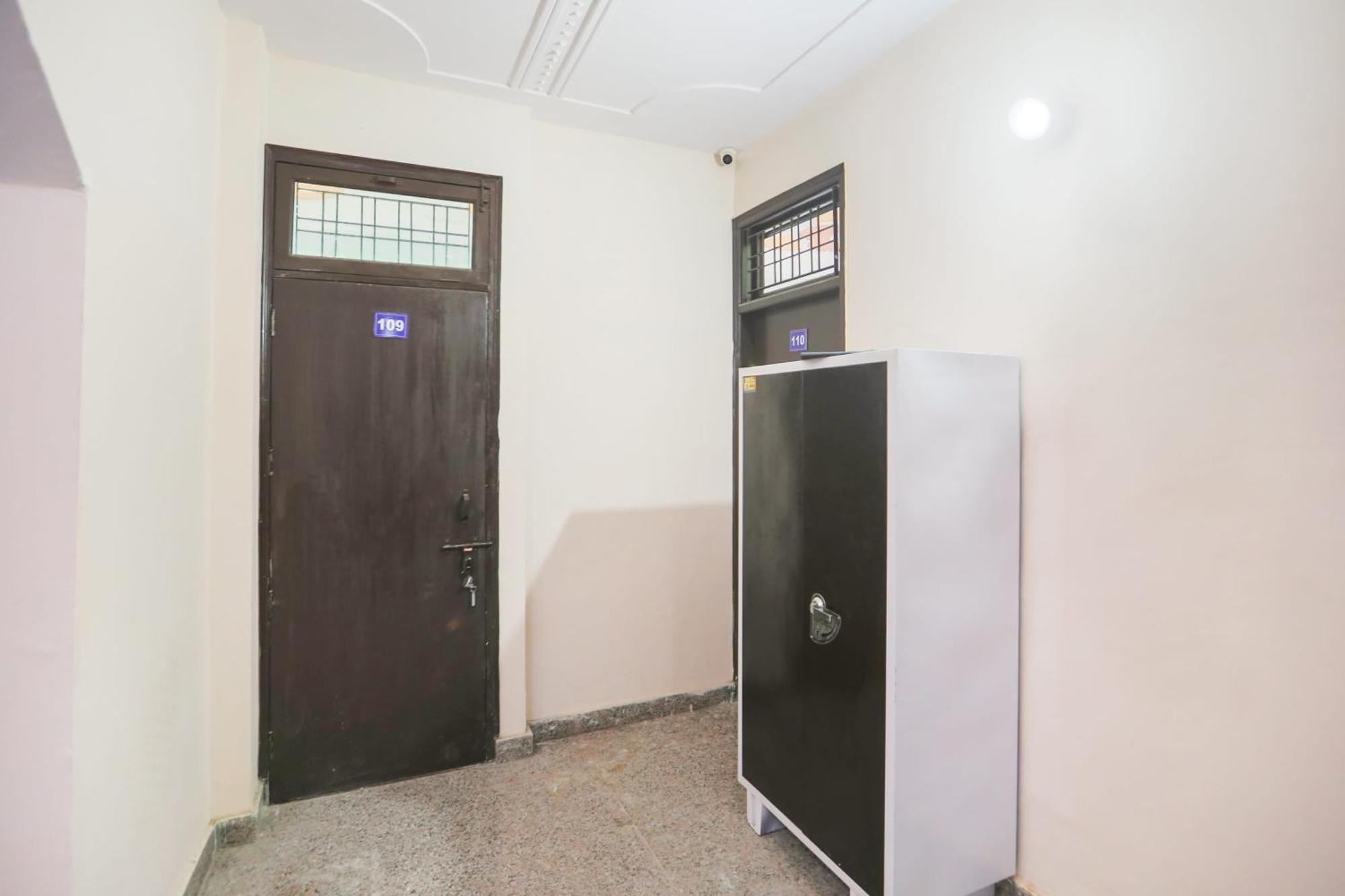 Spot On Main View Guest House Near Leisure Valley Park Gurgaon Dış mekan fotoğraf