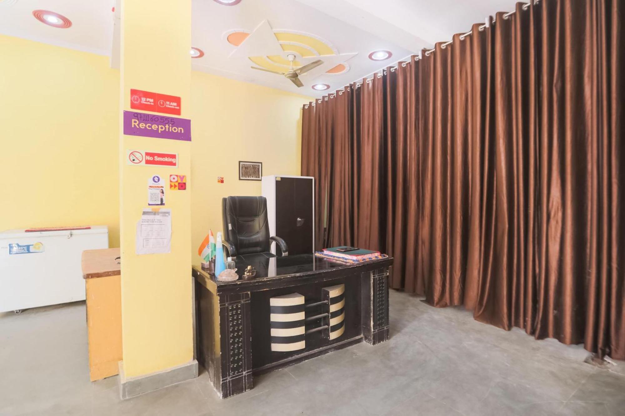 Spot On Main View Guest House Near Leisure Valley Park Gurgaon Dış mekan fotoğraf